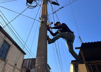 Las investigaciones apuntan a que estos dispositivos habrían sido instalados por integrantes de maras con el objetivo de mantener vigilancia constante. / Foto: PNC.