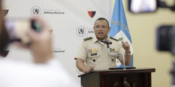 Ministro Henry Saenz en conferencia de prensa. / Foto: Dickenz Zamora