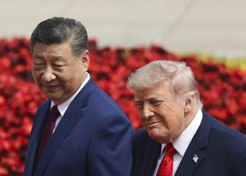 El presidente de EE. UU., Donald Trump, durante su reunión con su homólogo chino Xi Jinping, quienle habría ofrecido ayuda sobre Irán.