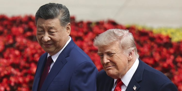 El presidente de EE. UU., Donald Trump, durante su reunión con su homólogo chino Xi Jinping, quienle habría ofrecido ayuda sobre Irán.