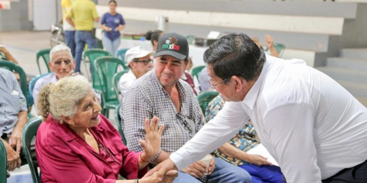 Entrega de apoyos fortalece inclusión social y bienestar en Esquipulas