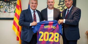 Hansi Flick renueva con el Barcelona hasta 2028