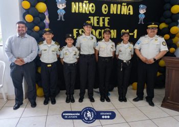 Liderazgo y valores cívicos durante Certamen Niño o Niña Jefe de Estación 21-1 en Jutiapa