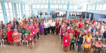 Comadronas de Chiquimula reciben estipendio económico en reconocimiento a su invaluable labor