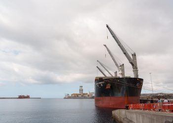 Puerto de Granadilla, Tenerife, se prepara para recibir al crucero con casos de hantavirus. / Foto: EFE.