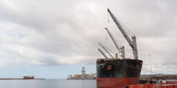 Puerto de Granadilla, Tenerife, se prepara para recibir al crucero con casos de hantavirus. / Foto: EFE.