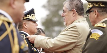 Ejército de Guatemala asciende a seis oficiales al grado de general y vicealmirante