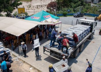 Continúan jornadas de entrega de estufas mejoradas en comunidades de Tactic, Alta Verapaz