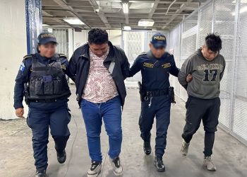 Rápida intervención de la PNC permite detener a dos presuntos motoladrones en zona 10