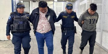 Rápida intervención de la PNC permite detener a dos presuntos motoladrones en zona 10