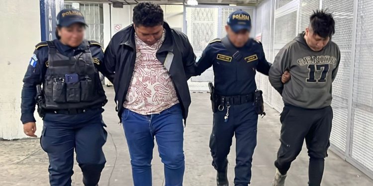 Rápida intervención de la PNC permite detener a dos presuntos motoladrones en zona 10