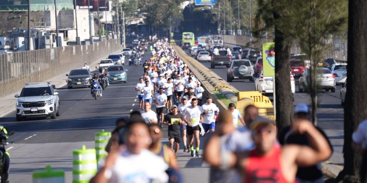 Miles de personas participaron en la carera “Yo Vivo Sin Drogas, Tú Decides 5K” organizada por la Subdirección General de Prevención del Delito de la PNC.