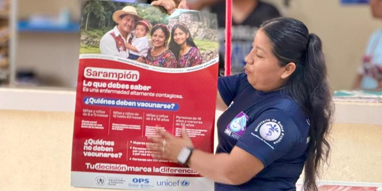 Ministerio de Salud promueve información del sarampión en q’eqchi’. (Foto: MSPAS)