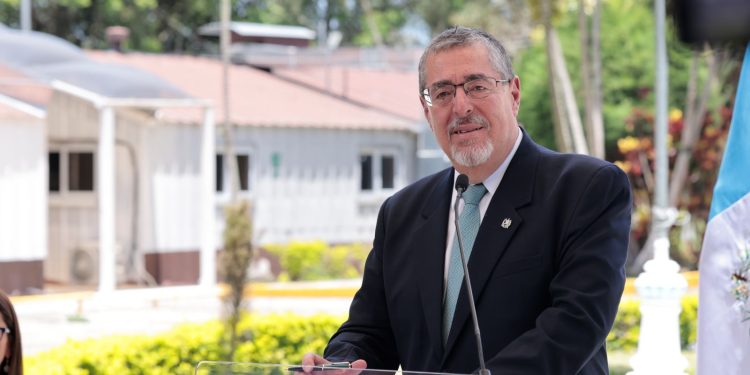 El presidente Bernardo Arévalo enfatiza sobre los avances en la lucha contra la desnutrición.