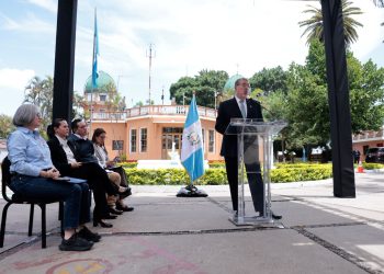 El presidente Bernardo Arévalo, durante La Ronda de este lunes desde el Insivumeh.