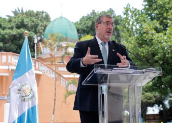 El presidente Bernardo Arévalo reitera que no existe desabastecimiento en los hospitales.