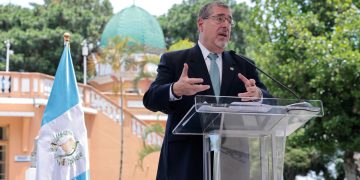 El presidente Bernardo Arévalo reitera que no existe desabastecimiento en los hospitales.