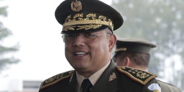 El ministro de la Defensa, Henry Saenz, brinda detalles sobre la próxima celebración del Día del Ejército.