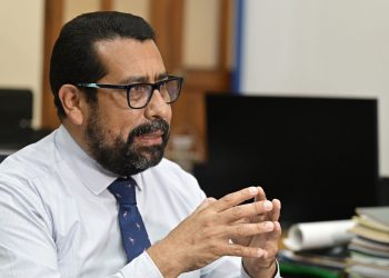 El viceministro Técnico de Educación, Francisco Cabrera, durante entrevista con AGN.