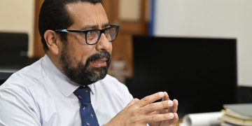 El viceministro Técnico de Educación, Francisco Cabrera, durante entrevista con AGN.