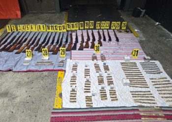 Lote de armas localizadas en encomienda prosedente de Estados Unidos, en Puerto Santo Tomás de Castilla, Puerto Barrios, Izabal.