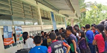 Personal de Salud imparte charla sobre prevención contra el sarampión en una escuela de Petén.