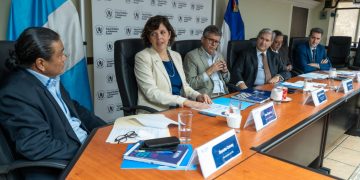 Acto de firma del convenio de cooperación entre el Ministerio de Salud, la Embajada de Francia en Guatemala y Jhpiego.