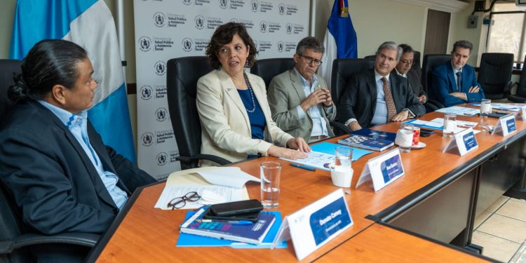 Acto de firma del convenio de cooperación entre el Ministerio de Salud, la Embajada de Francia en Guatemala y Jhpiego.