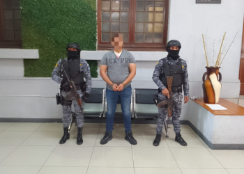 La DGSP trasladó al privado de libertad Erick Neftali Medina García, a la Fuerza Aérea Guatemalteca con fines de extradición a EEUU. / Foto: SP