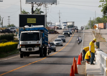 Covial desarrolla trabajos de mantenimiento en puentes y carreteras de Zacapa./Foto: Covial.