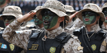 E k’o k’ak’ ajchajin tinamit xetijoxik rech ruk’ ronojel kachuq’ab’ kakiq’atij ri k’ax ri’ / Nuevos policías especialistas fortalecen combate al crimen