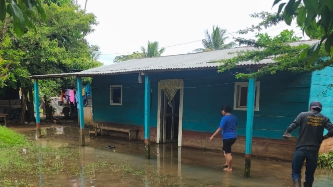 viviendas afectadas por inundación registrada en barrio Petencito, Fray Bartolomé de las Casas, Alta Verapaz.