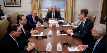 Crimen organizado La visita se enmarca en una estrategia que busca consolidar una nueva era de cooperación y coordinación entre Guatemala y Estados Unidos en materia de seguridad y justicia. / Foto: @DOJCrimDiv
