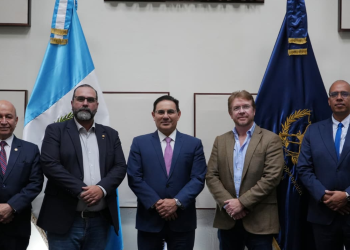 Durante la reunión, Villeda destacó que la coordinación interinstitucional constituye una herramienta clave para consolidar estrategias de seguridad más efectivas. / Foto: Mingob