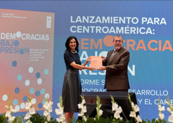 Presidente participa en el lanzamiento del Informe sobre Democracia y Desarrollo en Guatemala
