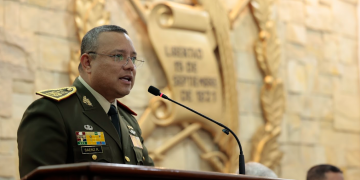 Ministro de la Defensa Henry Saenz. / Foto: Alex Jacinto