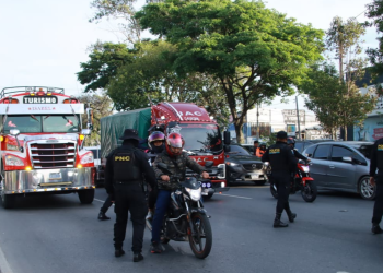 Puesto de revisión durante plan "Semáforo Seguro". / Foto: PNC