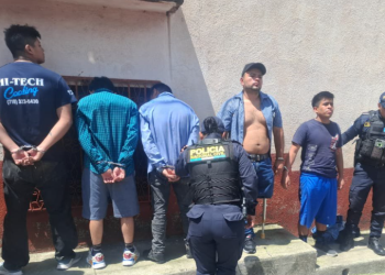 Como resultado de las acciones policiales, fueron aprehendidas cinco personas señaladas de estar vinculadas con el ataque armado. / Foto: PNC