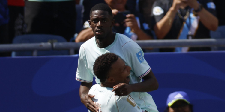 Francia golea con triplete de Dembélé y se queda con el liderato del Grupo I