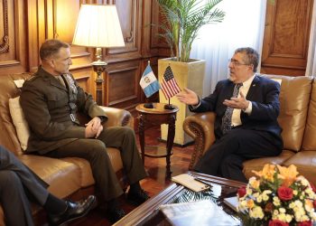 Presidente se reúne con el jefe del Comando Sur de los Estados Unidos