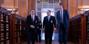 Ministro de Gobernación fortalece cooperación con EE. UU. para combatir narcotráfico y pandillas