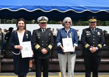 El Estado Mayor de la Defensa Nacional condecoró a la secretaría de Conred. (Foto: Mindef)