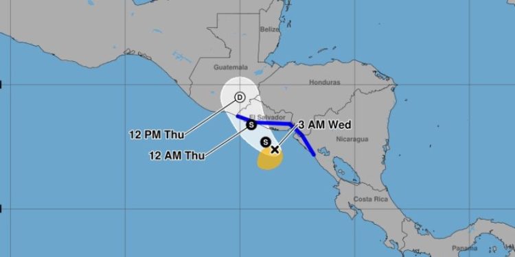 Aunque se espera que la tormenta Cristina se disipe antes de llegar al territorio guatemalteco, su cercanía provoca lluvias en diferentes áreas del país.