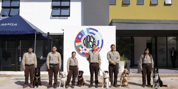 Inaguraciòn del centro de inspecciòn alimentaria canina en zona 13. / Foto: Gilber García