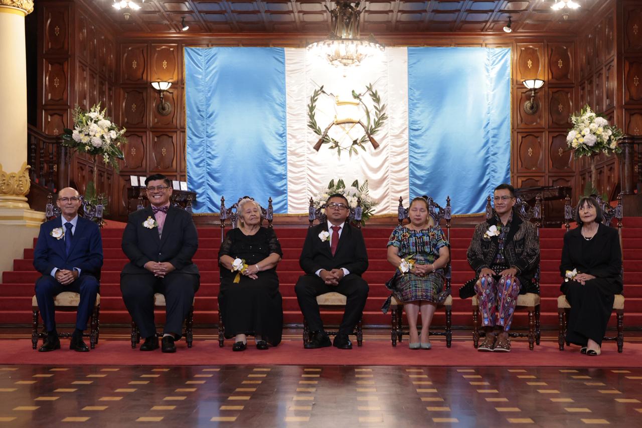 Los siete maestros que reciben la Orden Francisco Marroquín este año.