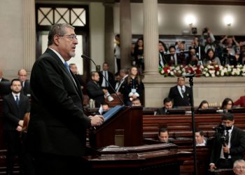 El presidente Bernardo Arévalo, durante su participación al conmemorar 41 de la Constitución.