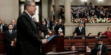 El presidente Bernardo Arévalo, durante su participación al conmemorar 41 de la Constitución.