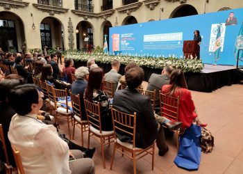 Michelle Muschett, directora regional del PNUD, durante la presentación del informe en el Palacio Nacional de la Cultura.