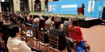 Michelle Muschett, directora regional del PNUD, durante la presentación del informe en el Palacio Nacional de la Cultura.