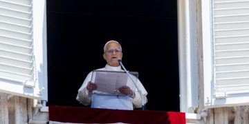 Luego del rezo del Angelus, el Papa exhortó a los gobernantes a acoger a las víctimas de persecución.